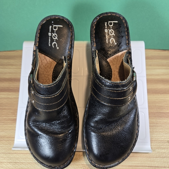 BORN B.O.C. Women's Black Leather Mules Size W39/ M8 With Buckle Strap - Picture 5 of 6